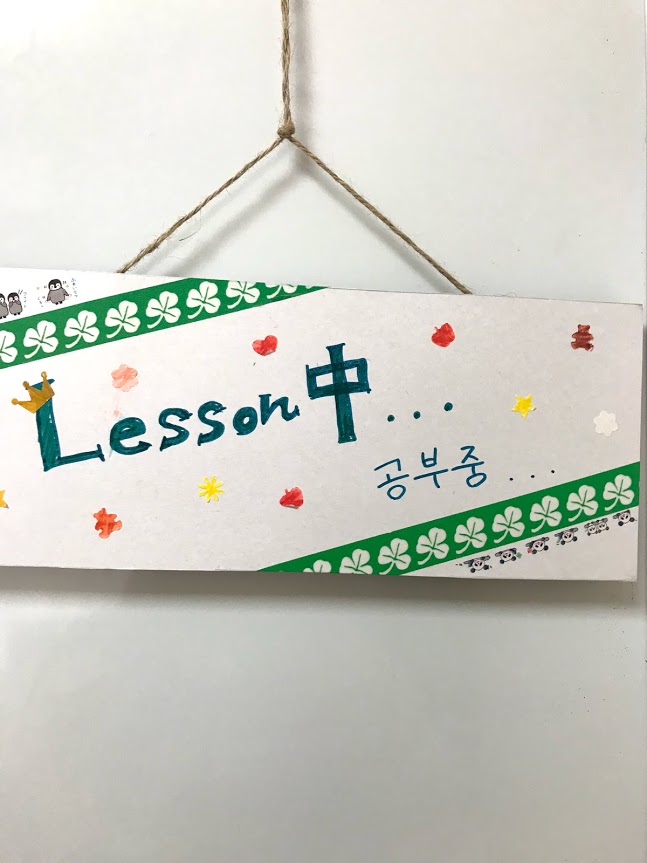 �����